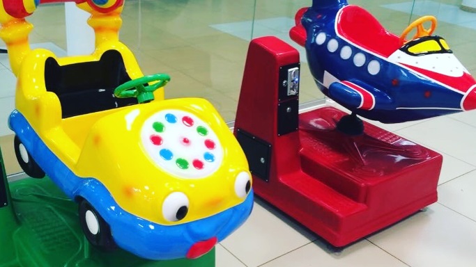Посещение детской игровой площадки в будни
