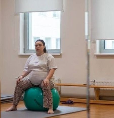 Более 60 тыс. человек прошли обучение в школах будущих родителей в Подмосковье в 2025 году