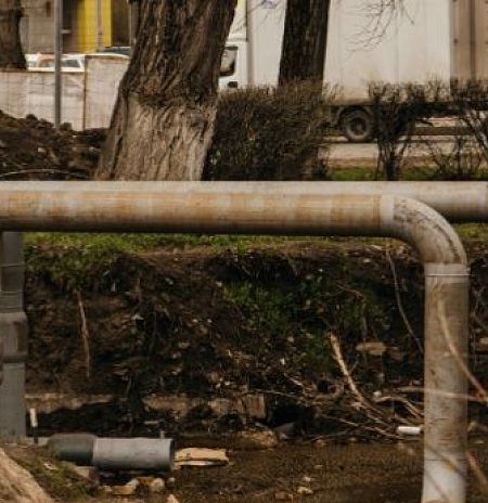 Глава г.о. Пушкинский Максим Красноцветов проверил ход ремонтных работ тепловых сетей на улице Заводской в Ивантеевке