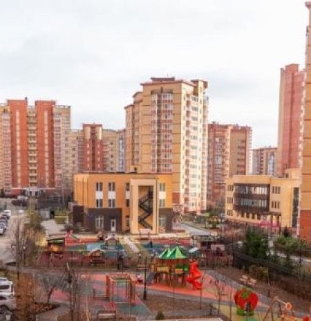 Более 420 дворов комплексно благоустроят в Подмосковье в текущем году