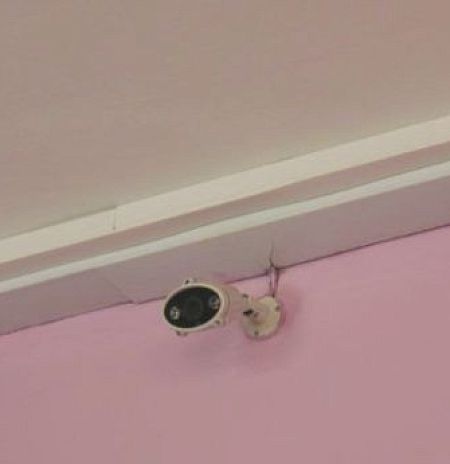 Жителям Подмосковья рассказали, чем грозит незаконная установка камер в подъезде