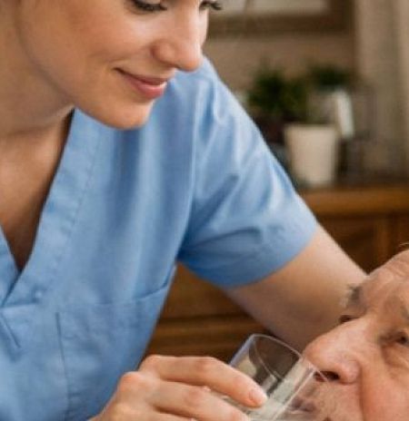 В Подмосковье направили 140 млн руб. тем, кто ухаживает за близкими с инвалидностью